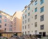 Altbauflair, Südausrichtung und Top-Lage. Vermietete Eigentumswohnung im hippen Friedrichshain! - Innenhof