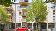Hausansicht - Zukunftsinvest- bald energetisch saniert. Eigentumswohnung und Stellplatz!