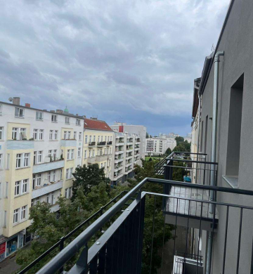 Erstbezug nach Sanierung! Großzügige 3 Zimmer mit Ausblick+ Balkon + Wannenbad,+ Aufzug in Kiezlage, 10247 Berlin, Etagenwohnung