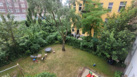 Bild - Großzügige 2 Zimmer Altbau mit Traumbalkon, Dielen, Wannenbad in Zentraler Lage