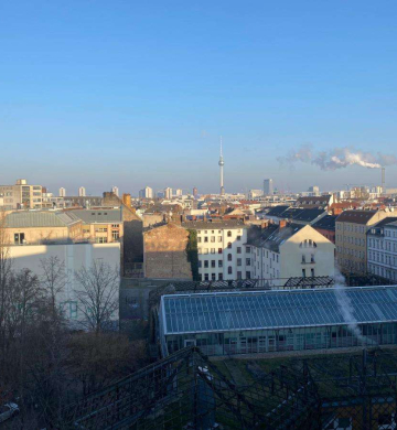 Stadtleben pur! Möblierte Zwei-Zimmer-Wohnung mit Weitblick am Kottbusser Tor!, 10999 Berlin, Wohnung