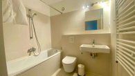 Bad / WC - Stadtleben pur! Möblierte Zwei-Zimmer-Wohnung mit Weitblick am Kottbusser Tor!