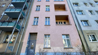 Hausansicht - 1-Zimmer – Cozy Altbau Wohnung – Unbefristet und mit Balkon!