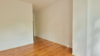 Zimmer 2 - Großzügige 4 Zimmer mit 2 Bädern, Dielen, Balkon in TOPLAGE