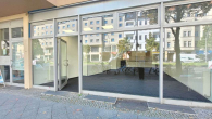 Außenansicht - Repräsentative Gewerbefläche mit großer Schaufensterfront in absoluter A-Lage im Friedrichshain!