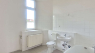 Wannenbad - Zentral gelegene 3 Zimmer Altbau mit Dielen, Balkon u.v.m.