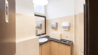 Bad / WC - P-Berg Ladenfläche mit 2 Schaufenstern, 3 Zugängen & Lüftungsanlage – Oderberger Straße
