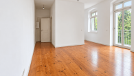 Heller leerer Altbau mit Balkonblick - Helle 1-Zimmer-Wohnung mit Balkon und großzügigem Wohngefühl