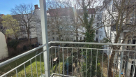 Ausblick Balkon 1 - Tolle 3 Zimmer mit offener Küche + Dielen+ 2 Balkonen und Ruhe