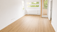 Wohnzimmer - Modern wohnen in Kreuzberg – Frisch sanierte 2-Zimmer-Wohnung mit Balkon!