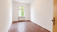 Schlafzimmer II - Sanierungsbedürftig. Provisions- und Bezugsfrei. Smartes Invest für die Zukunft!