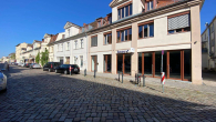 Außenansicht - Hell, Groß, Höhe decken und mit Balkon! Unbefristete 4 Zimmer Wohnung im DG !