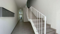 Treppenhaus - Hell, Groß, Höhe decken und mit Balkon! Unbefristete 4 Zimmer Wohnung im DG !