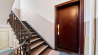 Treppenhaus - Deine bezugsfreie Altbauwohnung in Friedrichshain – ab April 2026!
