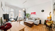 Wohnzimmer - Deine bezugsfreie Altbauwohnung in Friedrichshain – ab April 2026!