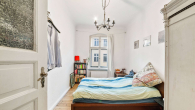 Schlafzimmer - Deine bezugsfreie Altbauwohnung in Friedrichshain – ab April 2026!