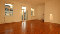 Zimmer 3 unten - Maisonette-Rückzugsort mit Balkon & Dachterrasse – ruhig im Altbau gelegen!