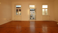 Zimmer 3 unten - Maisonette-Rückzugsort mit Balkon & Dachterrasse – ruhig im Altbau gelegen!