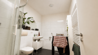 Badezimmer - WAS!? 5 Zimmer in F’hain – Wintergarten – 2 Balkone – unbefristet!