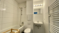 Badezimmer - Stadtleben pur! Möblierte Zwei-Zimmer-Wohnung auf 3 Jahre befristet !!